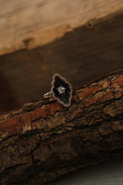 Elmas Mücevherler ve Moda Mücevherleri