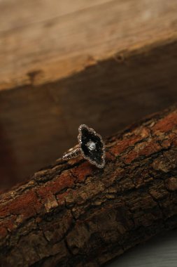 Elmas Mücevherler ve Moda Mücevherleri