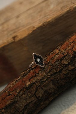 Elmas Mücevherler ve Moda Mücevherleri