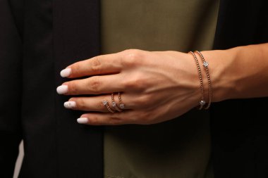 Elmas Mücevherler ve Moda Mücevherleri