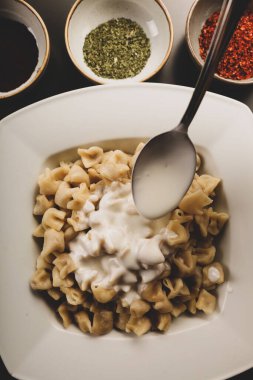 Türk mantı manlama plaka üzerinde