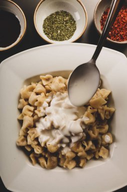 Türk mantı manlama plaka üzerinde