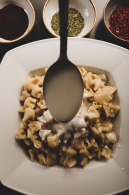 Türk mantı manlama plaka üzerinde