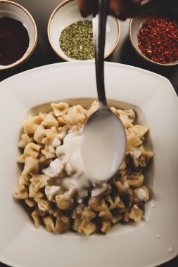 Türk mantı manlama plaka üzerinde