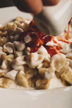 Türk mantı manlama plaka üzerinde