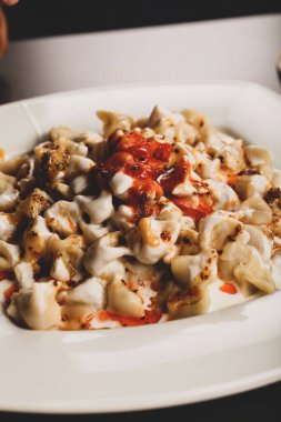 Türk mantı manlama plaka üzerinde