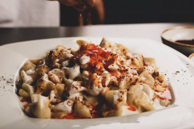 Türk mantı manlama plaka üzerinde