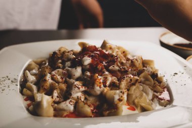 Türk mantı manlama plaka üzerinde