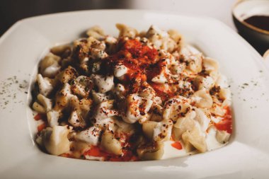 Türk mantı manlama plaka üzerinde