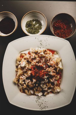 Türk mantı manlama plaka üzerinde