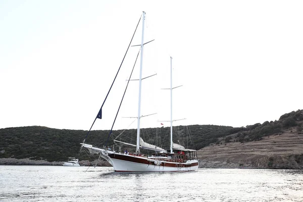 Μηχανοκίνητο Γιοτ Στη Θάλασσα — Φωτογραφία Αρχείου