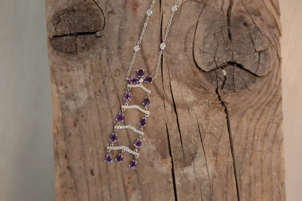 Elmas Mücevherler ve Moda Mücevherleri