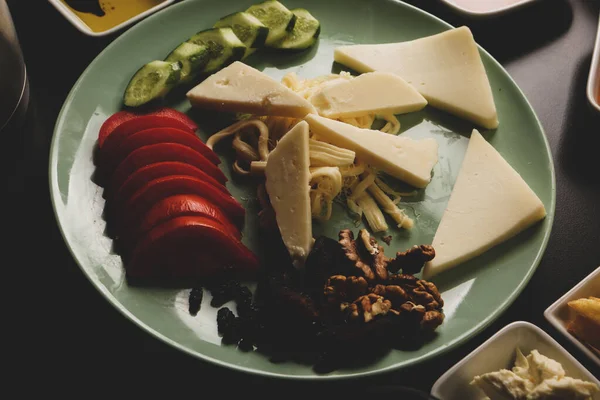 zengin ve leziz Türk Kahvaltı