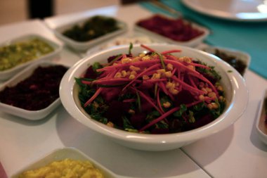 Geleneksel Türk ve Yunan yemek meze masası