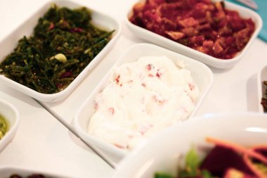 Geleneksel Türk ve Yunan yemek meze masası