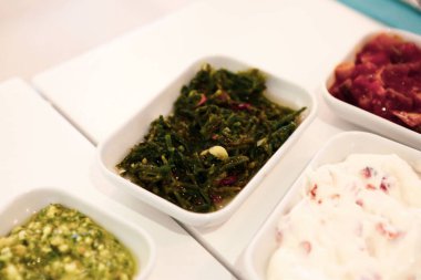 Geleneksel Türk ve Yunan yemek meze masası