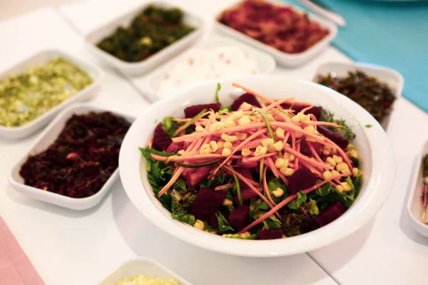 Geleneksel Türk ve Yunan yemek meze masası