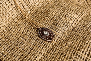 Elmas Mücevherler ve Moda Mücevherleri