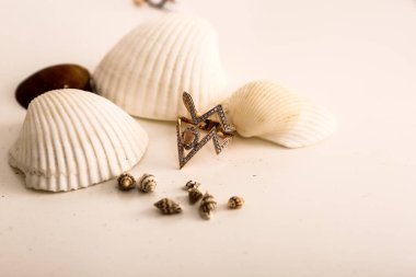 Elmas Mücevherler ve Moda Mücevherleri