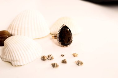 Elmas Mücevherler ve Moda Mücevherleri