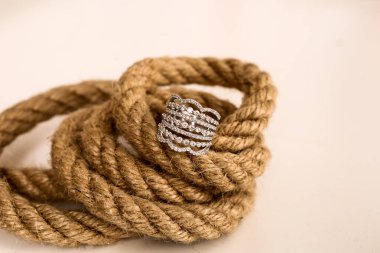 Elmas Mücevherler ve Moda Mücevherleri