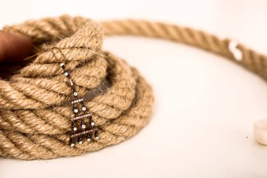 Elmas Mücevherler ve Moda Mücevherleri