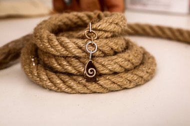 Elmas Mücevherler ve Moda Mücevherleri