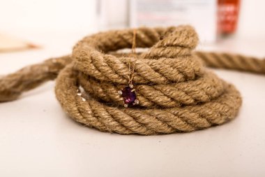 Elmas Mücevherler ve Moda Mücevherleri