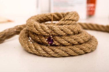 Elmas Mücevherler ve Moda Mücevherleri