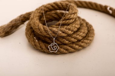 Elmas Mücevherler ve Moda Mücevherleri