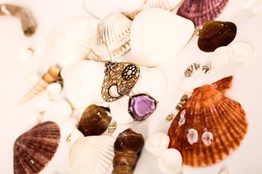 Elmas Mücevherler ve Moda Mücevherleri