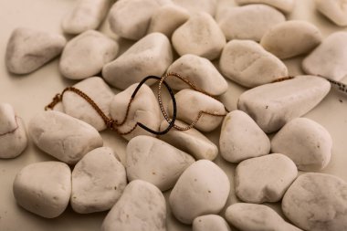 Elmas Mücevherler ve Moda Mücevherleri