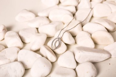 Elmas Mücevherler ve Moda Mücevherleri