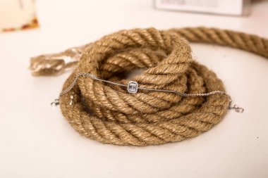 Elmas Mücevherler ve Moda Mücevherleri