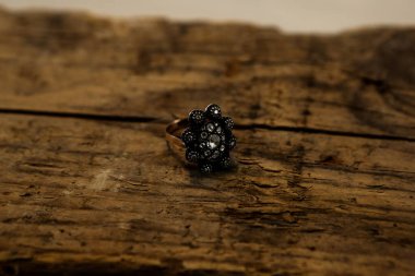 Elmas Mücevherler ve Moda Mücevherleri