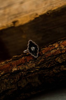 Elmas Mücevherler ve Moda Mücevherleri