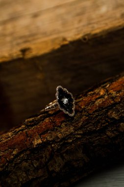 Elmas Mücevherler ve Moda Mücevherleri