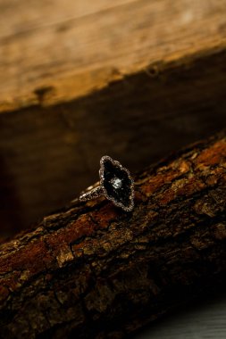 Elmas Mücevherler ve Moda Mücevherleri