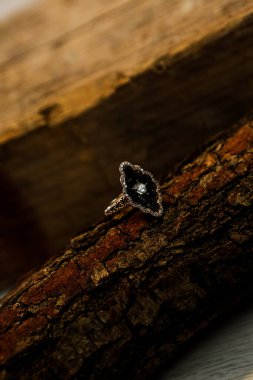 Elmas Mücevherler ve Moda Mücevherleri