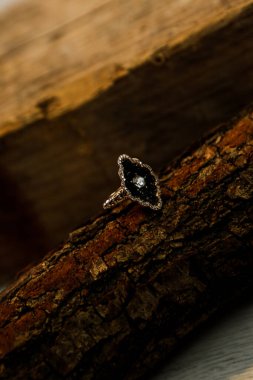 Elmas Mücevherler ve Moda Mücevherleri