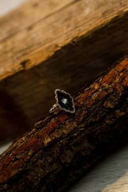 Elmas Mücevherler ve Moda Mücevherleri