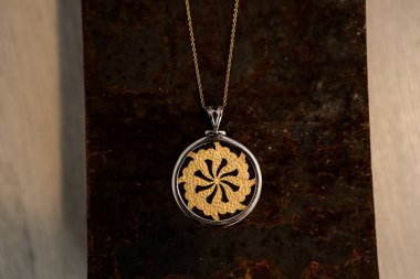 Elmas Mücevherler ve Moda Mücevherleri