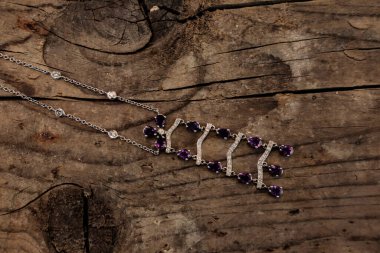 Elmas Mücevherler ve Moda Mücevherleri