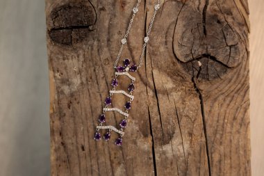 Elmas Mücevherler ve Moda Mücevherleri