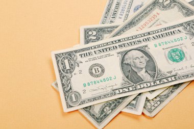 Bir sürü nakit bize dolar