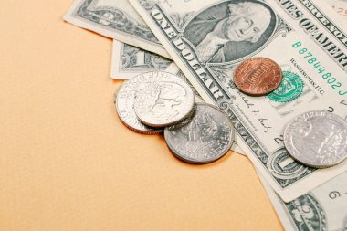 Bir sürü nakit bize dolar