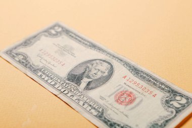 Bir sürü nakit bize dolar