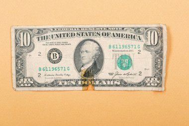 Bir sürü nakit bize dolar