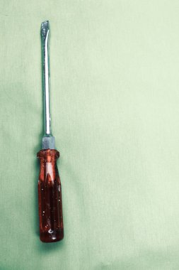 Plastik saplı tornavida.