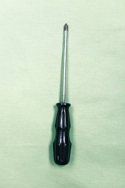 Plastik saplı tornavida.